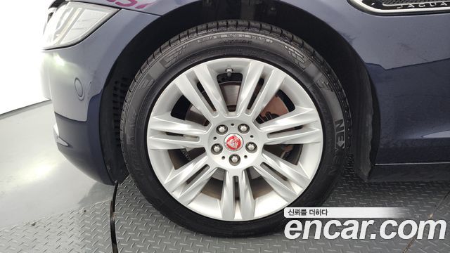 Jaguar XF 2017 — photo 5
