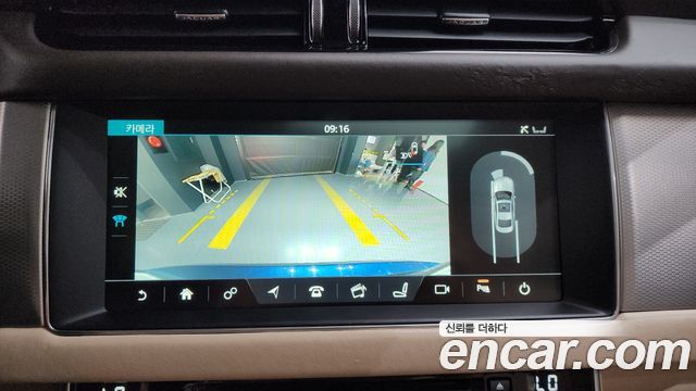 Jaguar XF 2017 — photo 15