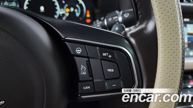 Jaguar XF 2017 — photo 16