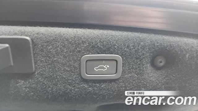 Jaguar XF 2017 — photo 18