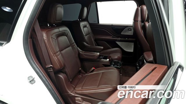 Lincoln Aviator 2023 — photo 11