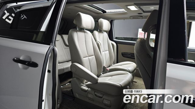 Kia Canival 2019 — photo 17