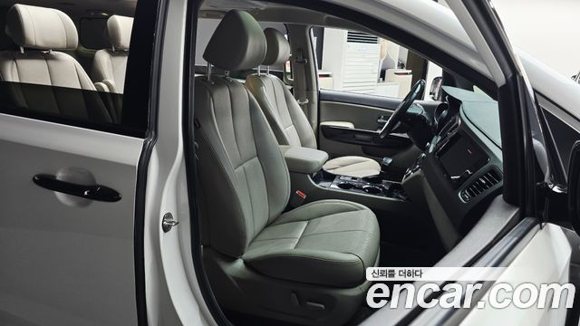 Kia Canival 2019 — photo 18