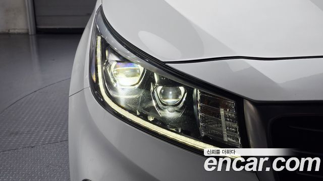 Kia Canival 2019 — photo 8