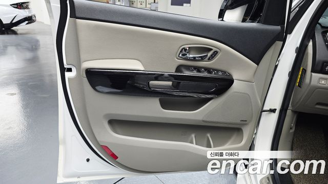 Kia Canival 2019 — photo 14
