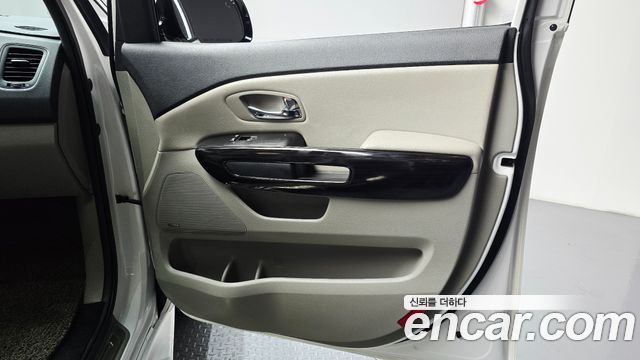 Kia Canival 2019 — photo 15