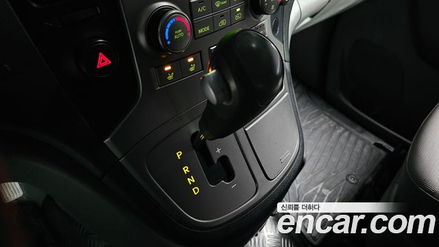Hyundai Starex 2011 — photo 9