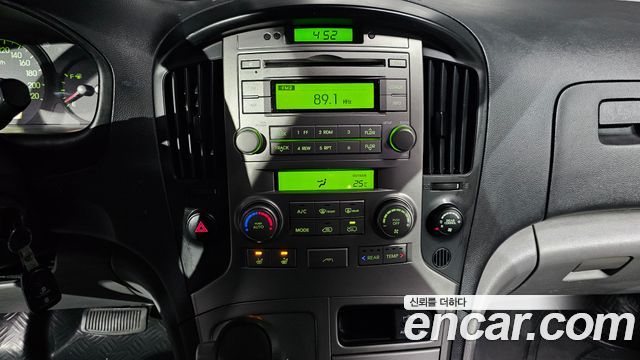 Hyundai Starex 2011 — photo 13