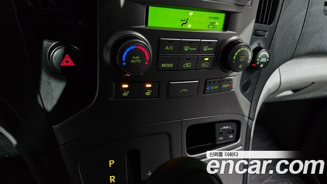 Hyundai Starex 2011 — photo 16