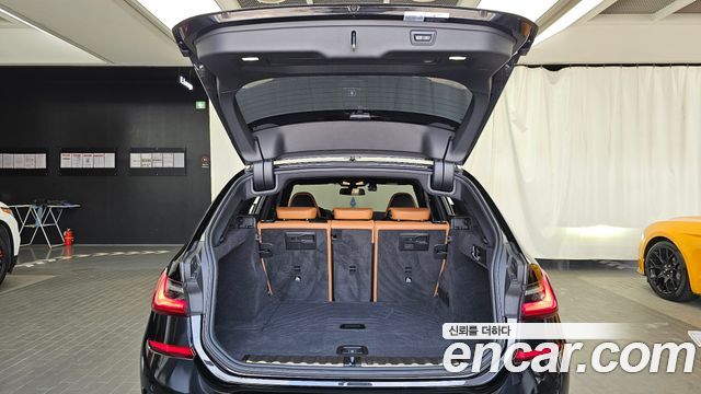 BMW 3-Series 2022 — photo 20