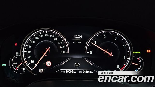 BMW 5-Series 2018 — photo 8