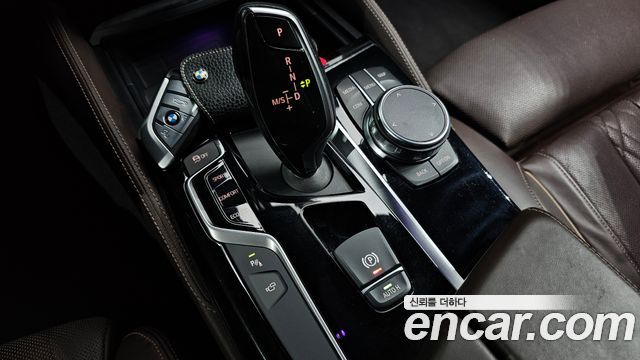 BMW 5-Series 2018 — photo 9