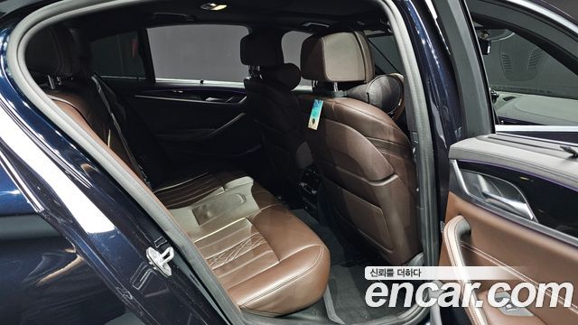 BMW 5-Series 2018 — photo 11