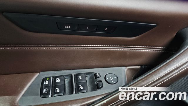 BMW 5-Series 2018 — photo 18