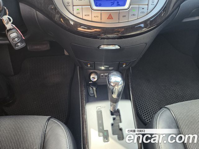 Hyundai AVANTE 2012 — photo 11