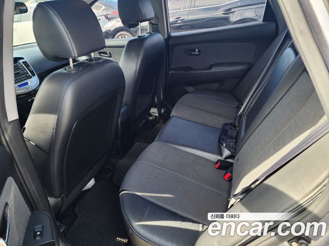 Hyundai AVANTE 2012 — photo 13
