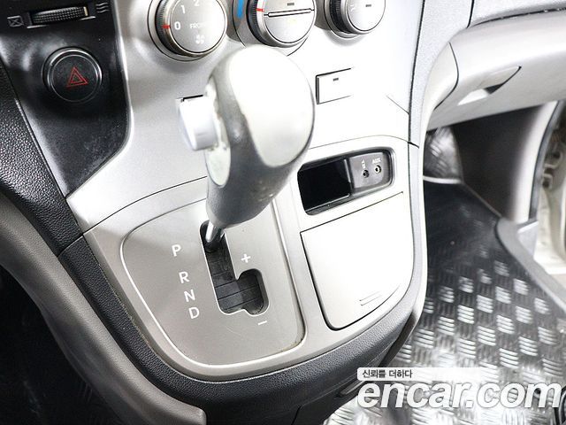 Hyundai Starex 2010 — photo 9