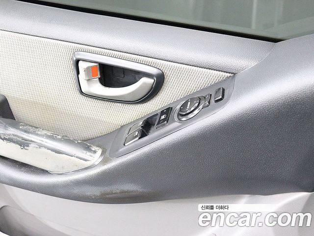 Hyundai Starex 2010 — photo 12