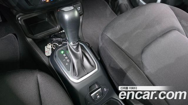 Jeep Renegade 2021 — photo 12