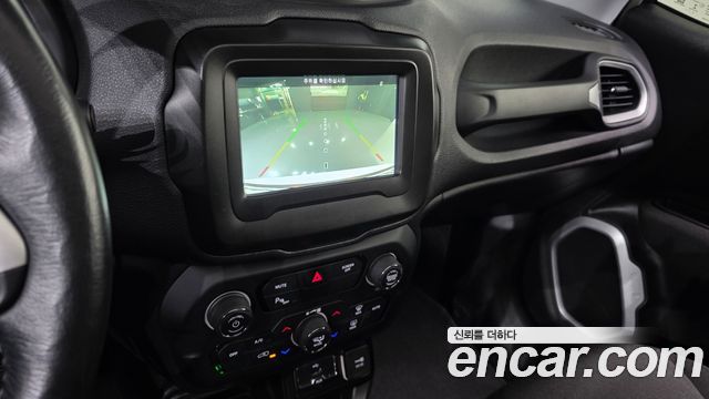 Jeep Renegade 2021 — photo 23