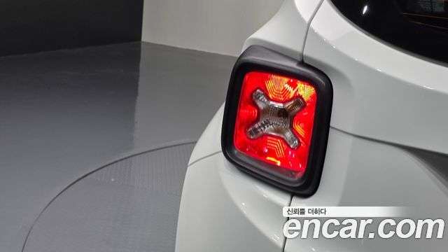 Jeep Renegade 2021 — photo 9