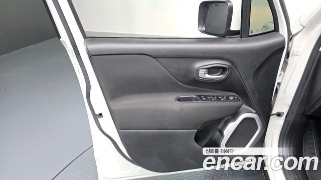 Jeep Renegade 2021 — photo 14