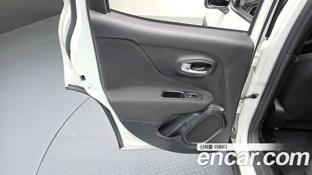 Jeep Renegade 2021 — photo 15
