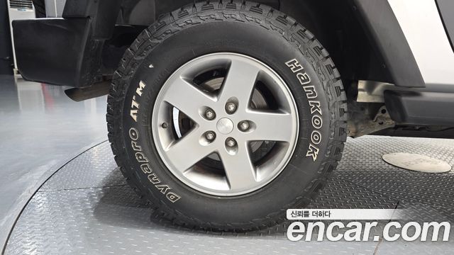 Jeep Wrangler 2011 — photo 5