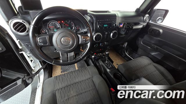 Jeep Wrangler 2011 — photo 10