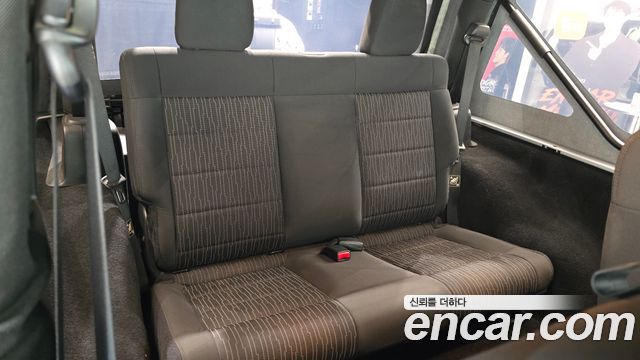 Jeep Wrangler 2011 — photo 17