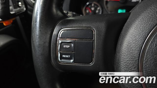 Jeep Wrangler 2011 — photo 21