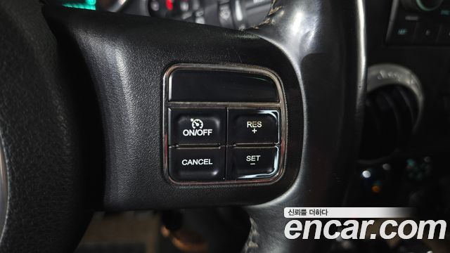Jeep Wrangler 2011 — photo 22