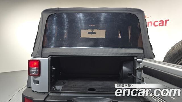 Jeep Wrangler 2011 — photo 23
