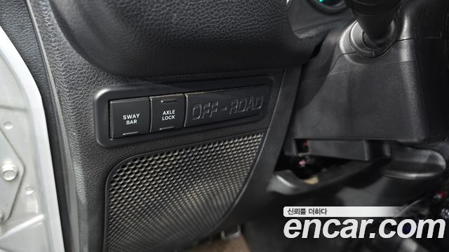 Jeep Wrangler 2011 — photo 25