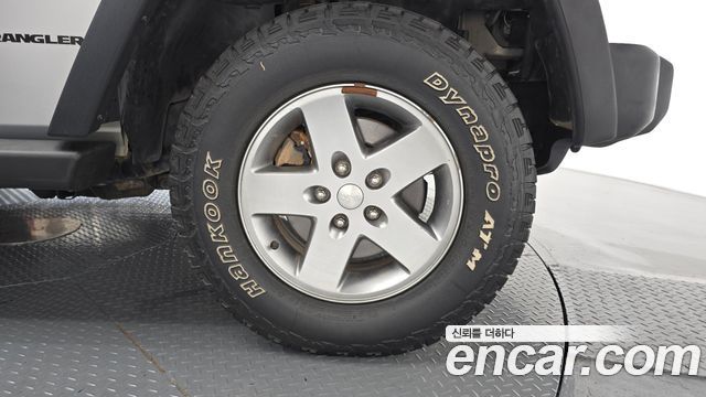 Jeep Wrangler 2011 — photo 7