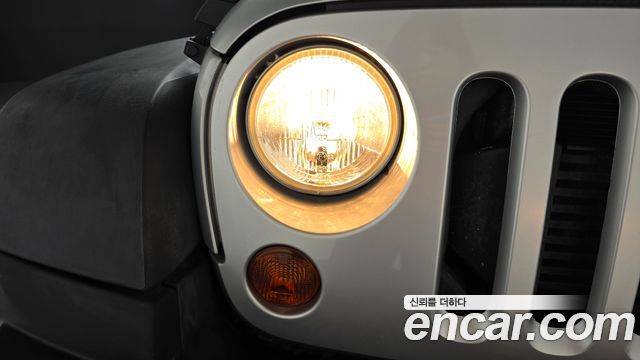 Jeep Wrangler 2011 — photo 8