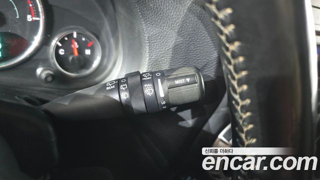 Jeep Wrangler 2011 — photo 27