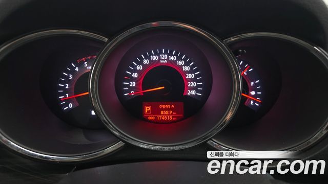 Kia Sorento 2012 — photo 8