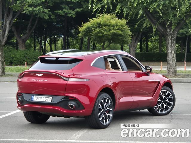 Aston Martin DBX 2022 — photo 2
