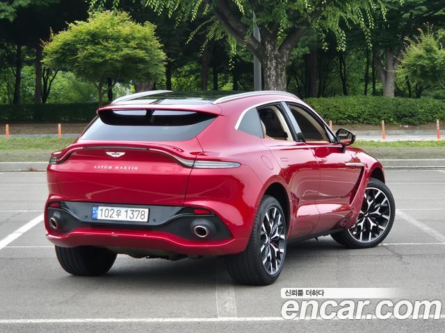 Aston Martin DBX 2022 — photo 4