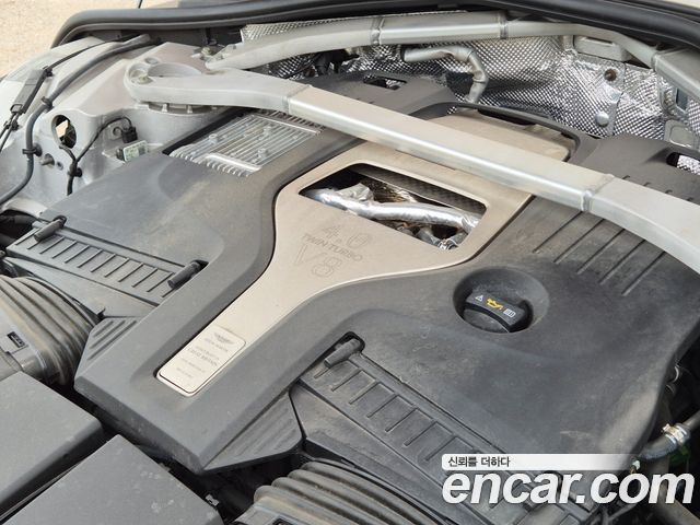Aston Martin DBX 2022 — photo 6