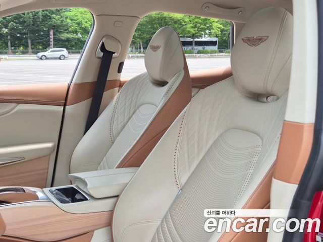 Aston Martin DBX 2022 — photo 10