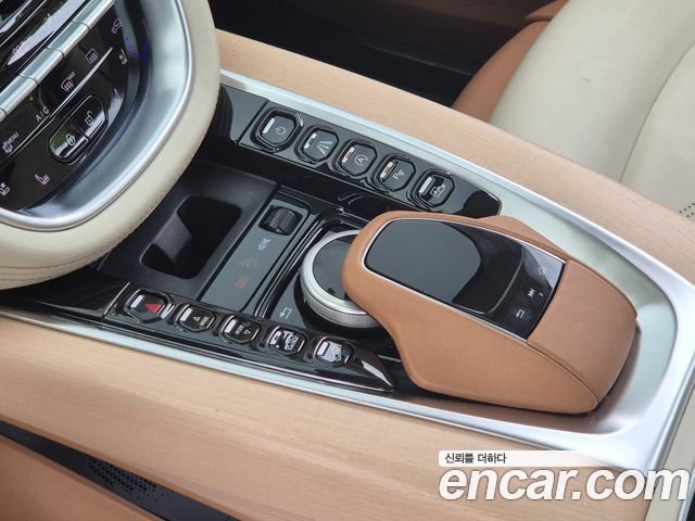 Aston Martin DBX 2022 — photo 11
