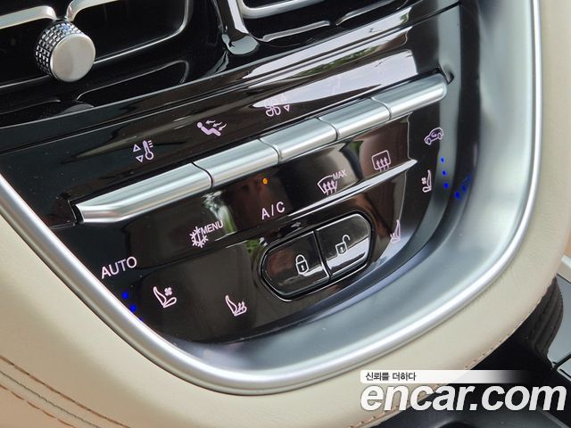 Aston Martin DBX 2022 — photo 12
