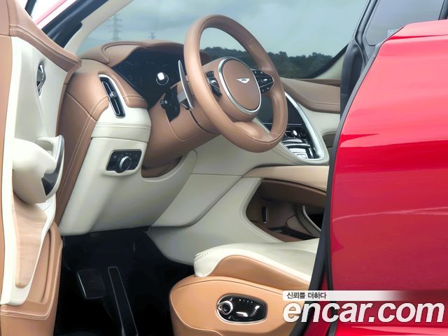 Aston Martin DBX 2022 — photo 15