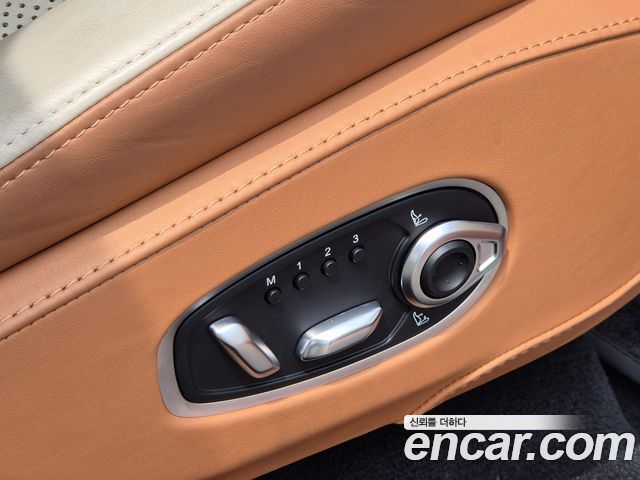 Aston Martin DBX 2022 — photo 17