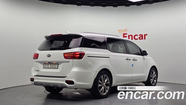 Kia Canival 2019 — photo 2