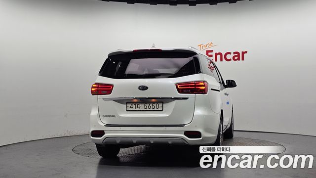 Kia Canival 2019 — photo 4