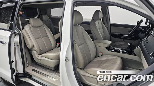 Kia Canival 2019 — photo 17