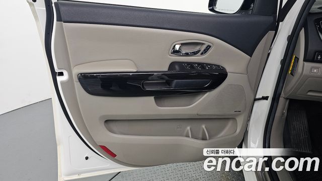Kia Canival 2019 — photo 14